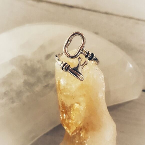 Wrap Around Key Sterling Silver Ring Adjustable 6-9 - Picture 5 of 5